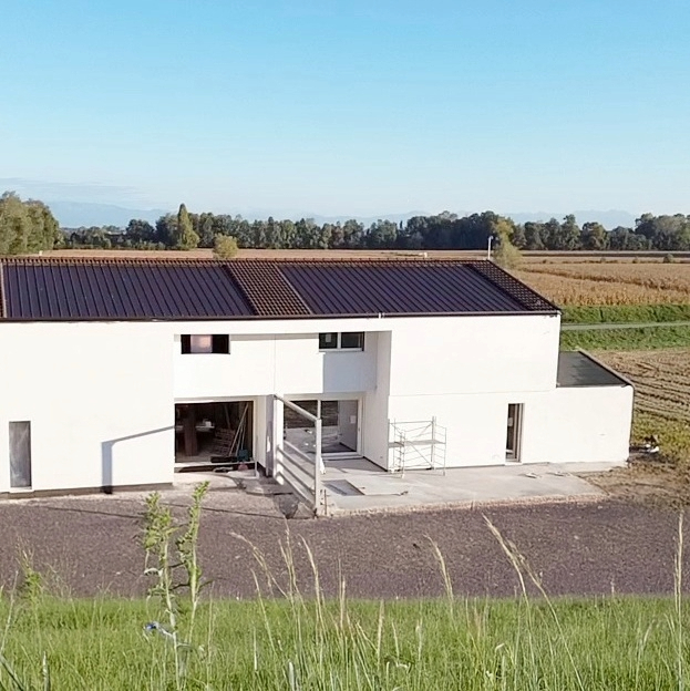 Vivere lungo il fiume Muson: tranquillità, natura e qualità dell’aria nella bifamiliare Y‑uno